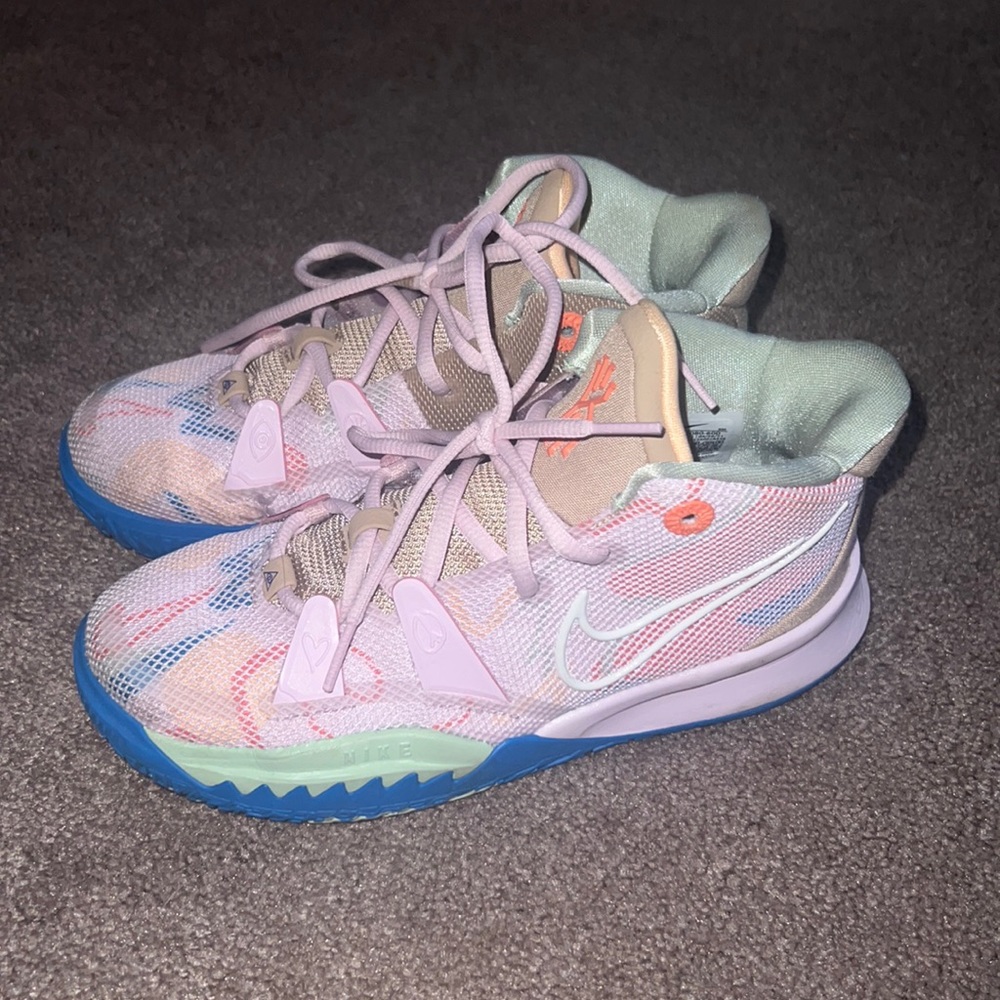 Kids Kyrie 5 Basketball sneakers